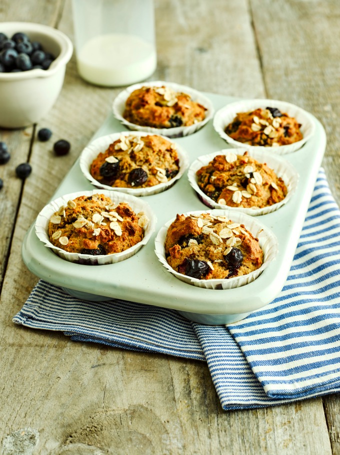 Fruity Breakfast Muffins with oats, blueberries and clementines