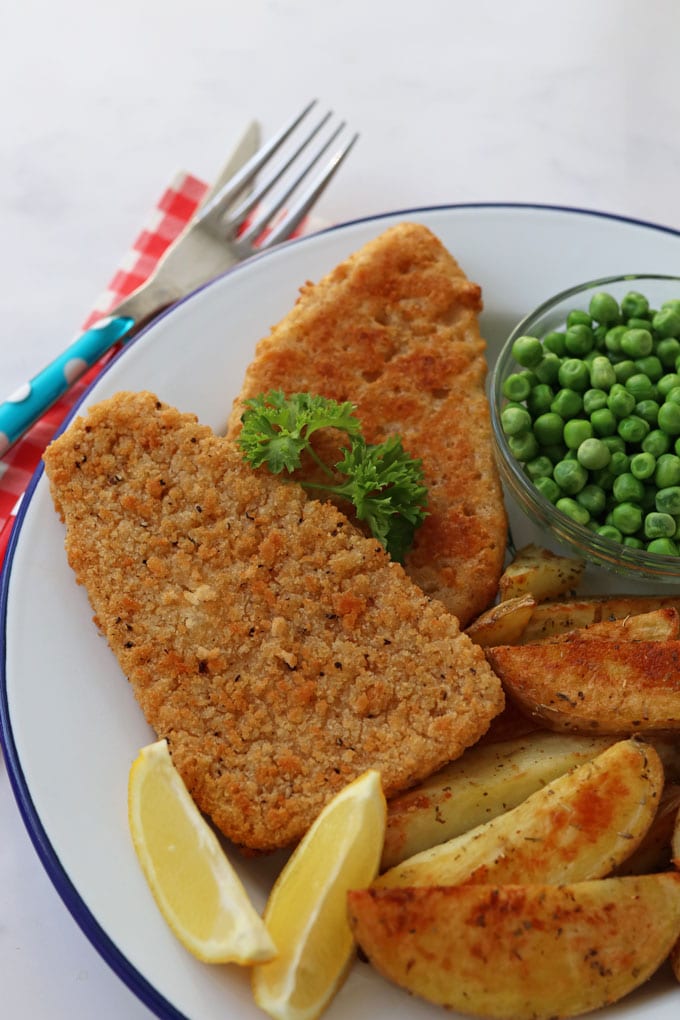 Quorn Fishless Fillets, Chips & Peas