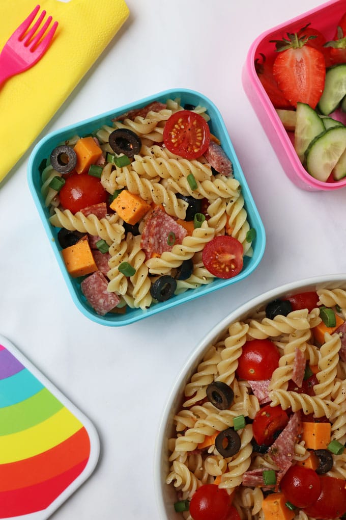 Easy Summer Lunches For Kids - Pizza Pasta salad in a blue tupperware box.