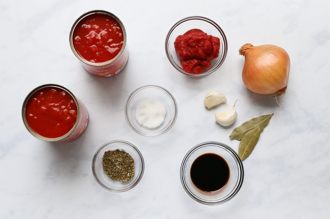 Slow Cooker Tomato & Basil Pasta Sauce ingredients