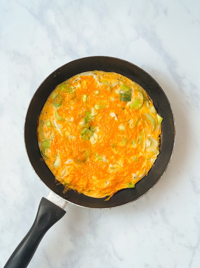 Cheesy-Leek-Omelette_04.jpg