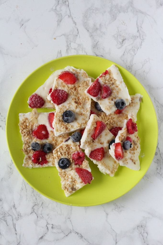 Breakfast frozen yogurt bark served on a green plate