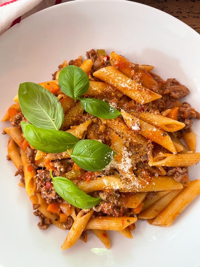 close up of the one pot pasta bolognese