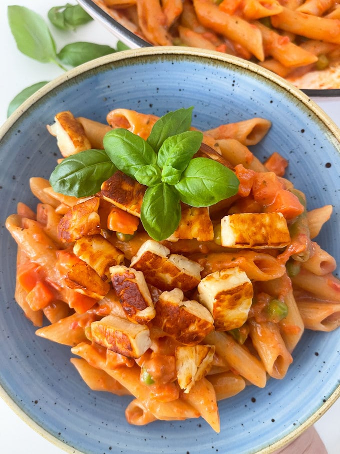 Serve up in a blue bowl and top with the crispy halloumi pieces and some basil leaves.