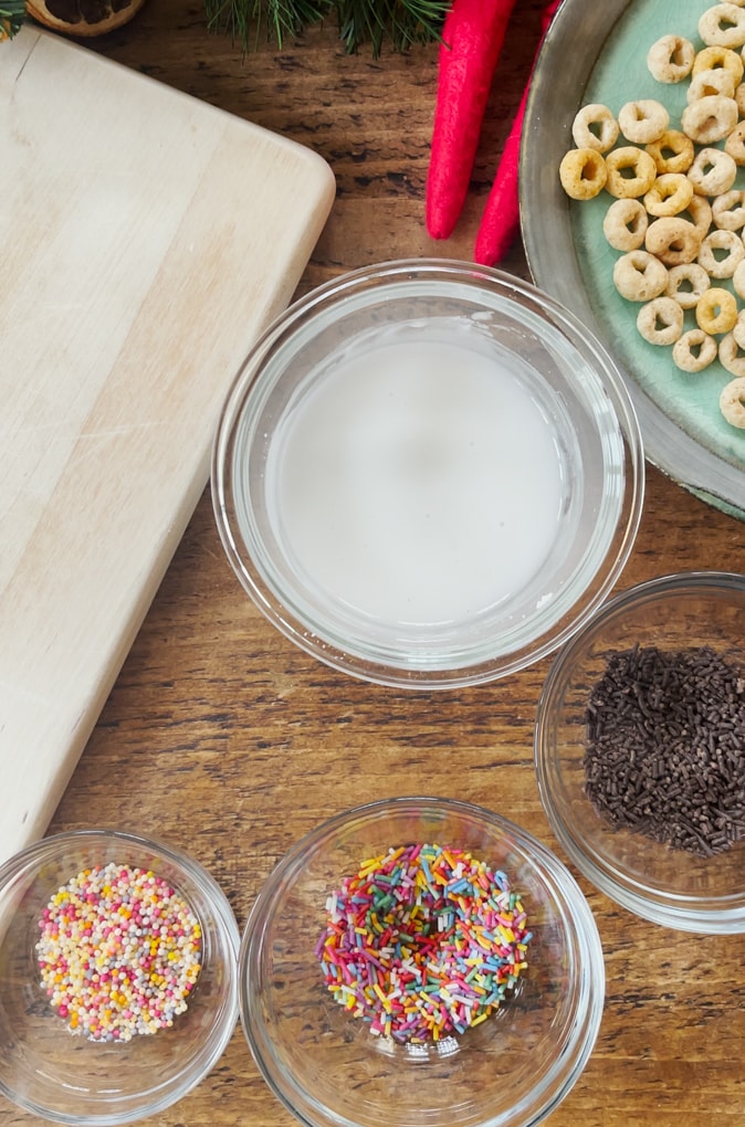 Water icing mixed in a small glass bowl.