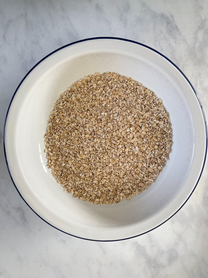 Bowl of porridge oats.