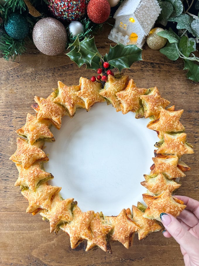 Star shaped puff pastry with red and green pesto