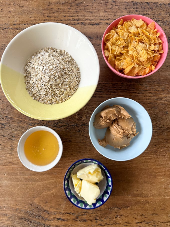 The five ingredients used to make this recipe, dived up into separate small bowls.