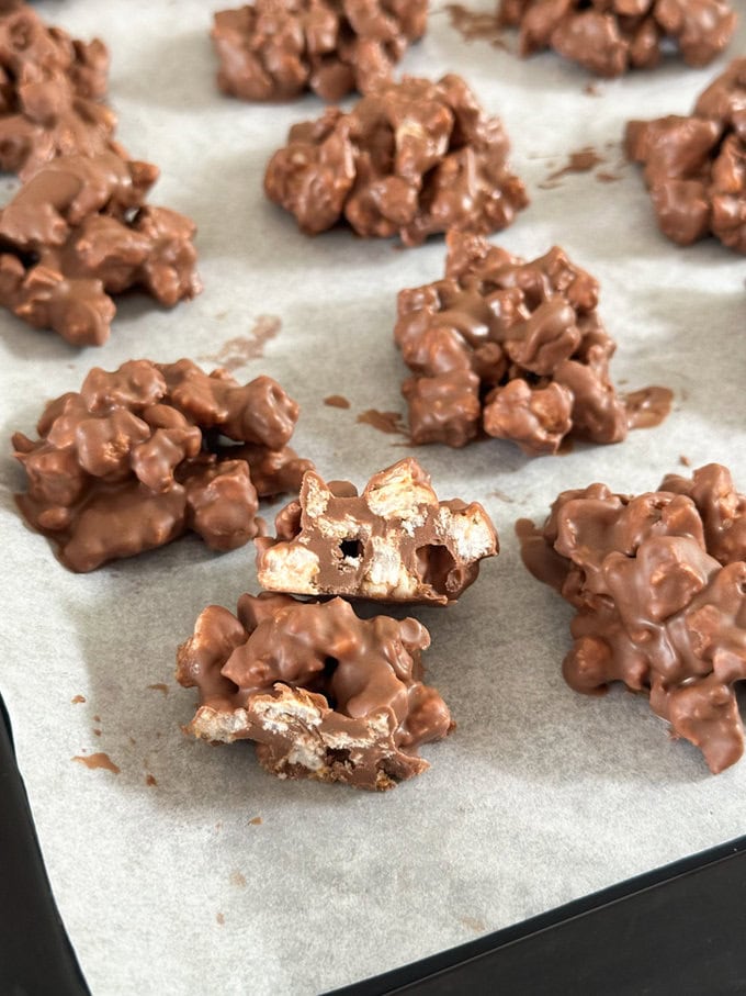 Photo showing a Rice Cake Clusters cut in half to show you what it contains.