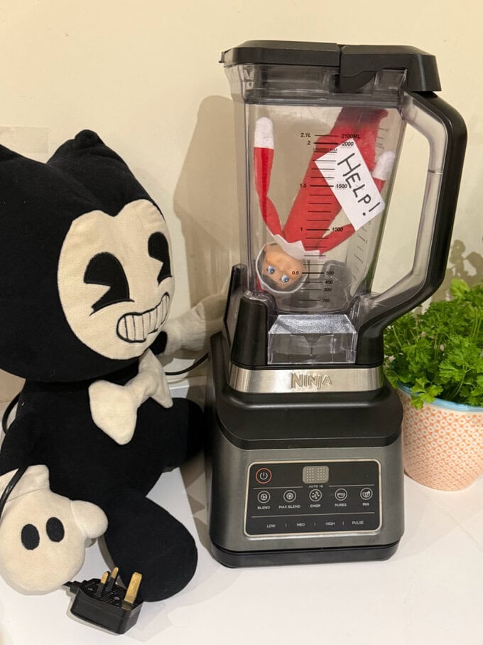 Pop the Elf in the blender with a "Help" sign. But top tip... take the blade out first. You don't want to damage the Elf and the kids might quickly stick their hand in there and get cut. So take it out please!!